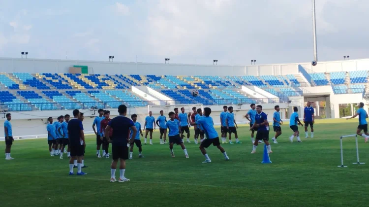 Latihan Perdana Persela, Pelatih Bima Sakti Atur Skuad Penuhi Regulasi Terbaru