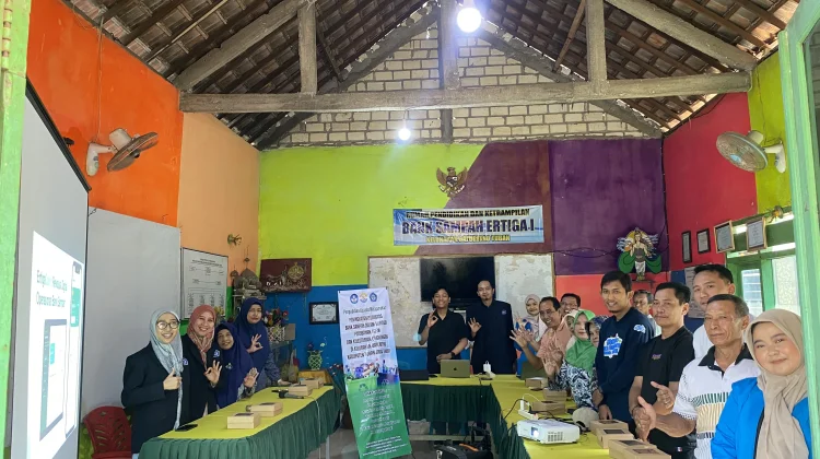 Wujudkan Pengelolaan Sampah Mandiri, PKM Unirow Tuban Dampingi BSI Ertiga Satu