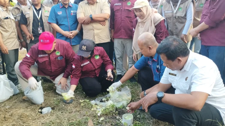 Kampus Indonesia-Malaysia Uji Biopori Atasi Banjir Lamongan