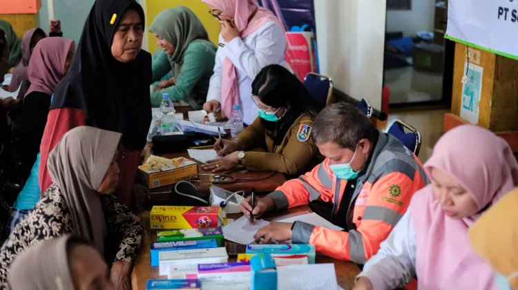 Ribuan Warga Tuban Ikuti Pengobatan Gratis yang Digelar Solusi Bangun Indonesia