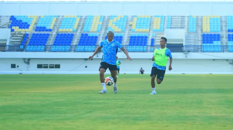Pelatih Persela Pantau Fisik dan Taktik Pemain lewat Laga Internal