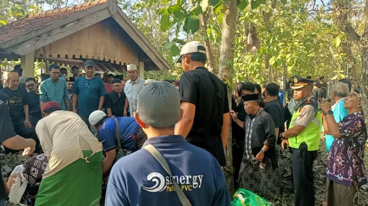 Jenazah Pendaki Gunung Piramid Dimakamkan di Tanah Kelahiran Lamongan