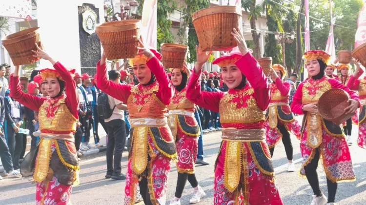 Semarak HUT RI, Prajurit Kodim 0812 Lamongan Karnaval Budaya Nusantara
