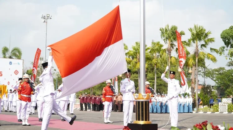 HUT Ke-81 RI, Pemkab Lamongan Serahkan Tali Asih Veteran