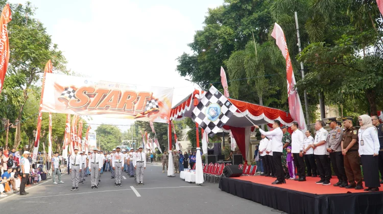 126 Regu Gerak Jalan SMP-SMA Meriahkan HUT RI di Lamongan
