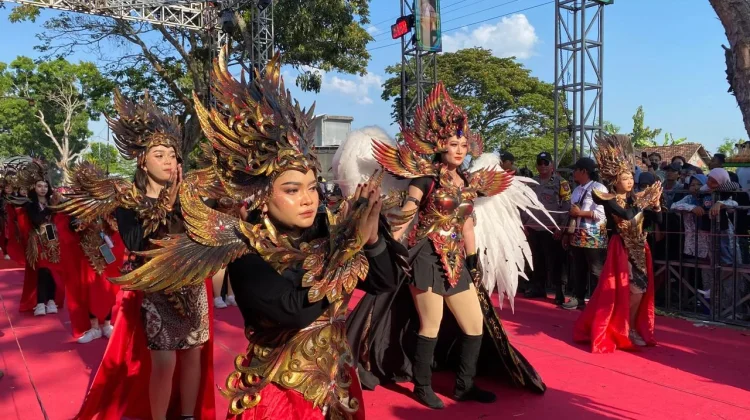 Klotok Cultural Carnival Pamerkan Kostum Karya Pemuda Lokal