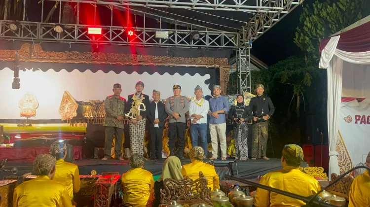 Semarak Gang Cemara Tuban Gelar Pagelaran Wayang Kulit Meriahkan HUT RI ke-81