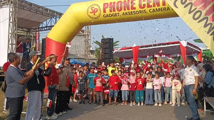 Semarak Jalan Sehat Satukan Warga Tambakrigadung dan Deketwetan, Lamongan