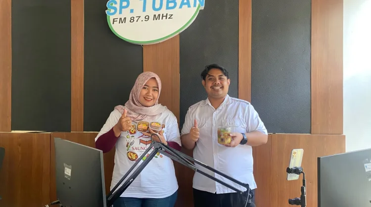 Saung Enok Kembangkan Kuliner Asinan dan Rujak