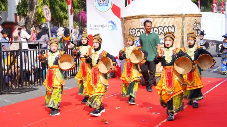 Karnaval Pelajar Lamongan Tampilkan Keragaman Budaya Nusantara