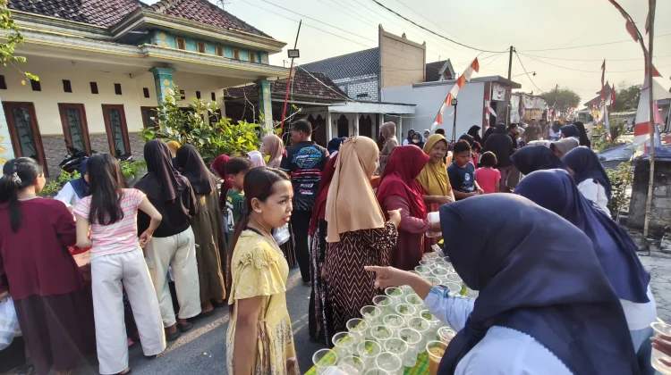 Ibu-Ibu PKK Dusun Tlogo Dongkrak Ekonomi lewat Jajan UMKM Serba Rp5.000
