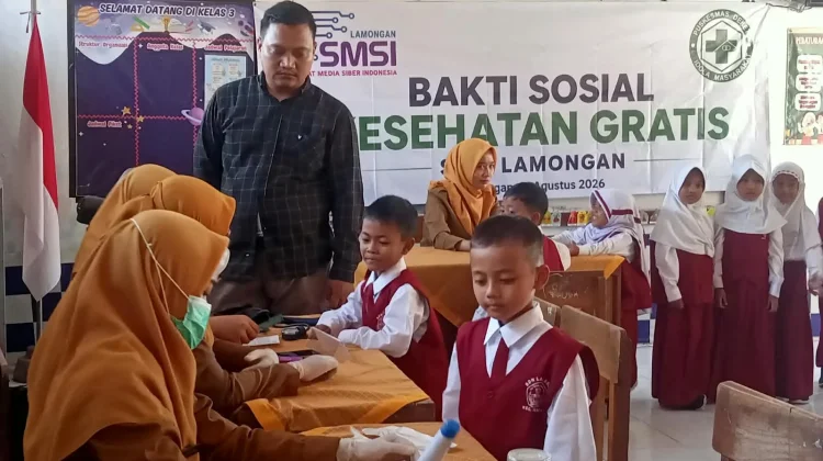 Jaga Kesehatan, SMSI Lamongan Ajak Siswa SD Sering Minum Air Putih