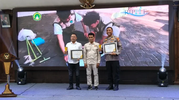 Berkat Program Biopori, Unisla Raih Penghargaan Anugerah Penghargaan HUT IJTI