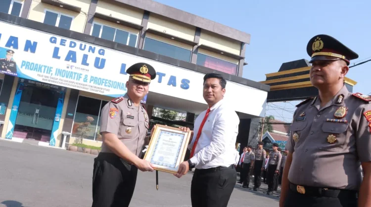 Polres Lamongan Beri Penghargaan 26 Personel Berprestasi