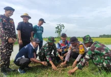 TNI-Polri Sinergi Hijaukan Tanggul Waduk Gempolpayung