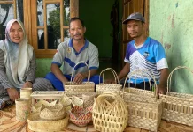 Pengerajin Anyaman Bambu di Tuban Masih Andalkan Bahan Baku Luar Daerah