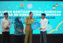 TP PKK dan BAZNAS Lamongan Salurkan Bansos Ramadan untuk Kesejahteraan Anak