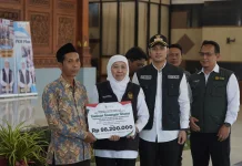 Gubernur Salurkan Bantuan Senilai Rp8 Miliar di Tuban