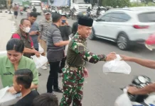Jaring Berkah Ramadan, Kodim 0812 Lamongan dan Insan Media Berbagi Takjil