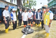 Respon Keluhan Warga, Wagub Jatim Tinjau Banjir Karanggeneng