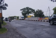 Perbaikan Jembatan Kesambi, Polres Lamongan Terapkan Contra Flow