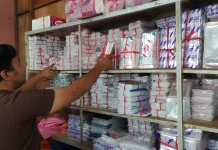 Harga Plastik Naik Tajam, Usaha Kecil Lamongan Terdampak