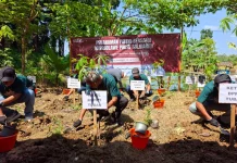Jaga Keseimbangan Alam, RPS Tuban Gelar Aksi Tanam Pohon dan Tabur Benih Ikan