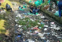 Hari Kedua di Lamongan, Sungai Watch bersama UPTD PSDA Babat Bersihkan Kali Konang