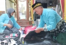 Pasangan Penjual Ikan Asal Lamongan Berangkat Haji setelah Menabung 7 Tahun