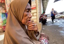 Tiga Kali Kiosnya Terbakar, Isak Tangis Pedagang Lansia Pasar Baru Tuban