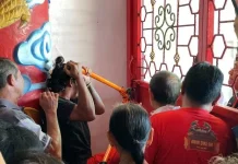Umat Konghucu Bongkar Paksa Gembok Klenteng Kwan Sing Bio