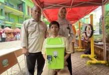 Kembangkan Ilmu, Siswa SMK di Lamongan Ciptakan Tempat Sampah Otomatis
