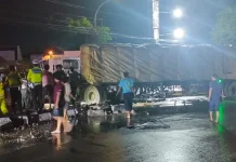 Laka Truk di Turunan Jembatan Widang, Simpang Mira Macet Parah