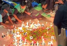 Drivel Ojol Tewas, Komunitas Ojol di Tuban Tabur Bunga di Jalan dan Berikan Santunan