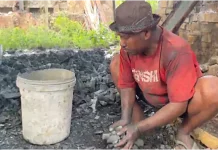 Penjualan Arang di Tuban Meningkat, dalam Sehari Mampu Produksi hingga Satu Ton