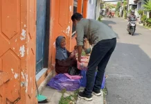 RRI Tuban Bersama DSU Al-Uswah Bagikan Daging Kurban untuk Masyarakat Kurang Mampu