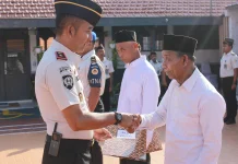 Lapas Tuban Bagikan Remisi kepada Warga Binaan Lansia