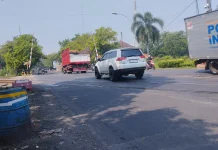 KAI Daop 8 Rawat Rel Lamongan, Pengguna Jalan Diimbau Waspada