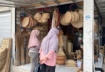 Harga Anyaman Bambu di Pasar Baru Tuban Merangkak Naik