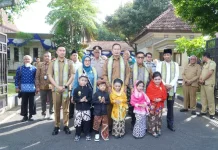 Bupati Lamongan Ajak Ayah Antar Anak di Hari Pertama Sekolah