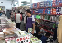 Tahun Ajaran Baru, Toko Alat Tulis di Lamongan Laris