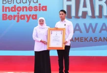 Sukses Kembangkan KDMP, Bupati Tuban Terima Penghargaan Emas Jer Basuki Mawa Beya