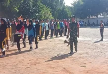 Babinsa Kodim 0812 Lamongan Gembleng Calon Paskibraka Upacara HUT Ke-81 RI