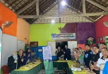 Wujudkan Pengelolaan Sampah Mandiri, PKM Unirow Tuban Dampingi BSI Ertiga Satu
