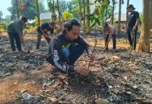 Rambut Gondrong Bukan Halangan Pemuda Dagan Peduli Lingkungan