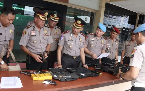 Cegah Penyalahgunaan Sipropam Polres Lamongan Cek Senpi Dinas Anggota