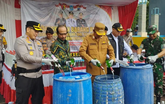 Jelang Lebaran, Polres Lamongan Musnahkan Knalpot Brong dan Miras Ilegal