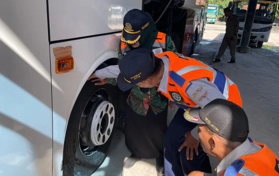 Dishub Bojonegoro Lakukan Pengecekan Kelayakan Kendaraan Angkutan Umum