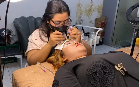 Menjelang Lebaran Salon Kecantikan di Tuban Diserbu Pelanggan