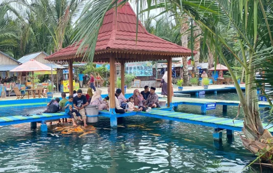 Pesona Ribuan Ikan Hias, Wisata Pelang Tuban Ramai saat Lebaran